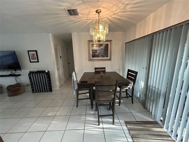 Foto del edificio - 571 SW 29th Terrace
