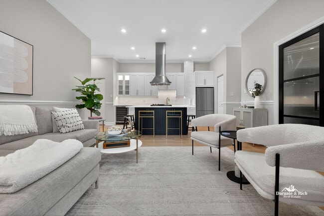 Building Photo - Luxurious Fully Furnished Penthouse Retrea...