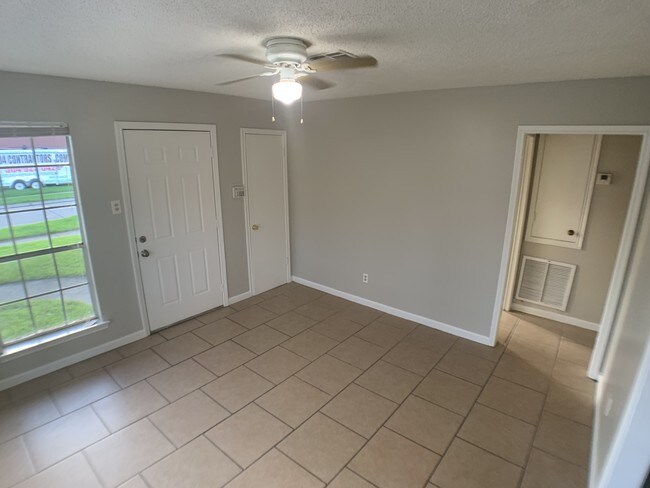 Building Photo - 2656 Tifton Ave
