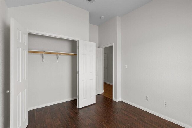 Foto del edificio - 12920 Snow Ln