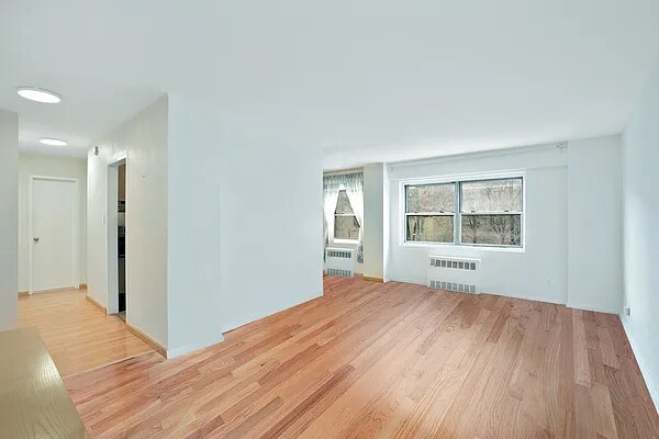Primary Photo - 3130 Irwin Ave