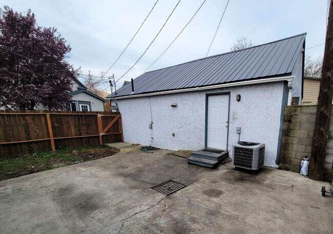 Foto del edificio - APPROVED APPLICATION* Charming 3 Bedroom Cottage with Private Patio in Lewiston, ID
