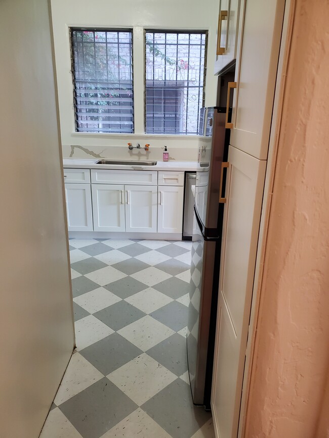 Foto del edificio - 1140 N Vista St