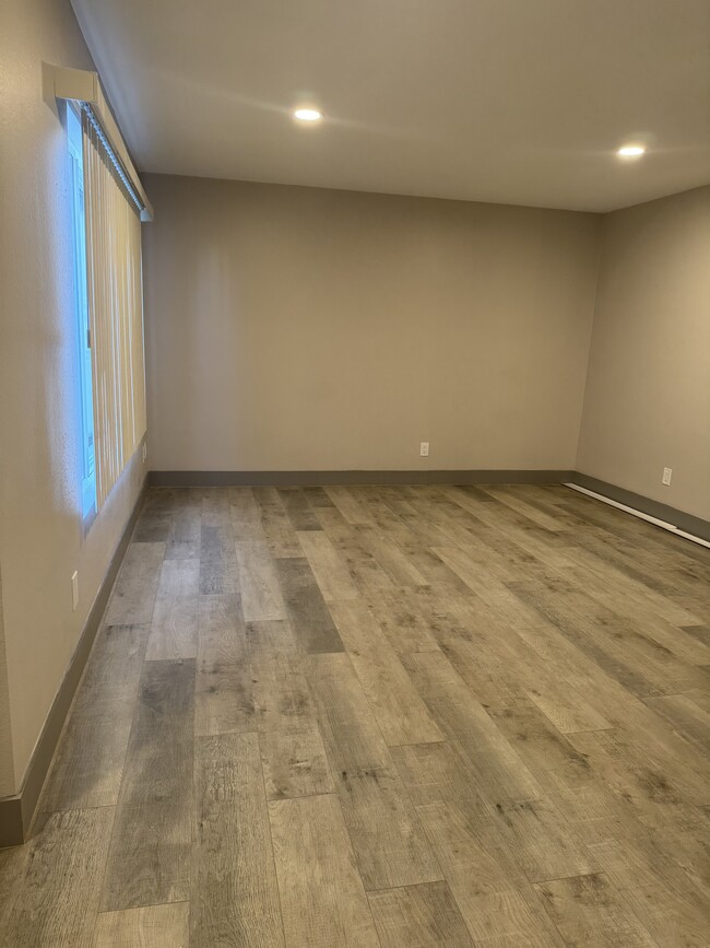 Building Photo - 7445 Laurelgrove Ave