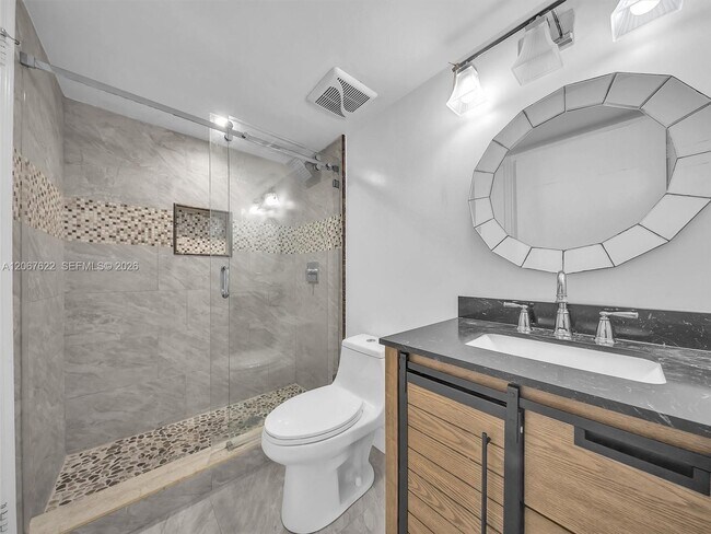 Foto del edificio - 670 NW 85th Pl