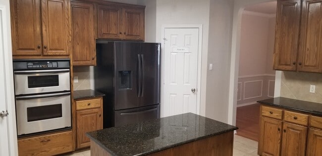 Foto del edificio - 619 Rolling Hills Dr