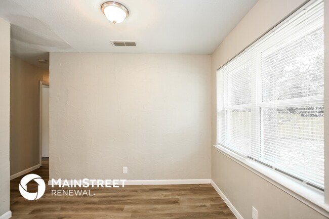 Foto del edificio - 11200 Tracey Dr