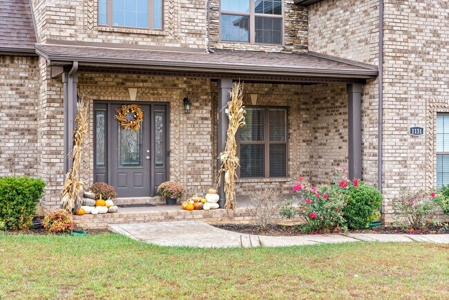 Building Photo - Four Bedroom on One and a Half Acres!