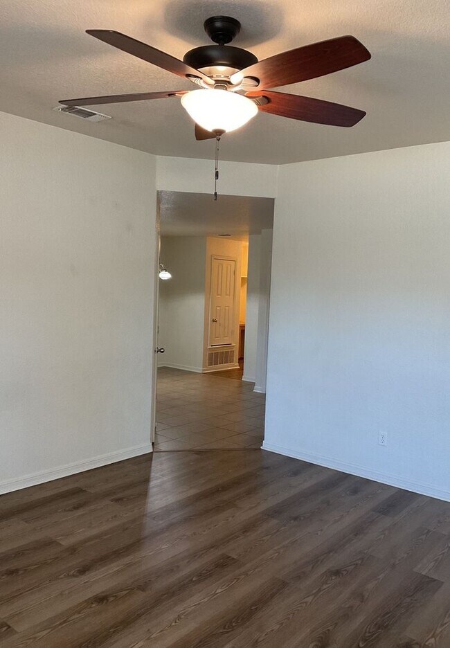 Foto del edificio - 1403 Cinch Dr
