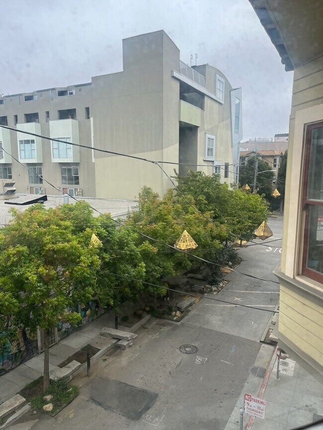 Building Photo - Great Hayes Valley Location and Plenty of ...