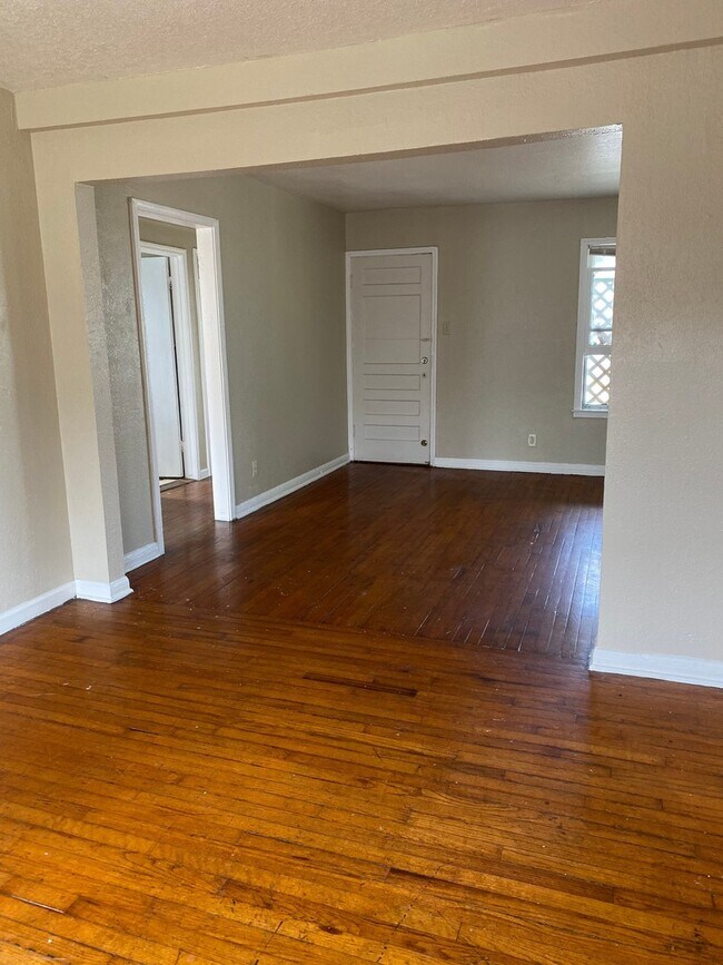 Building Photo - New Rental Listing!