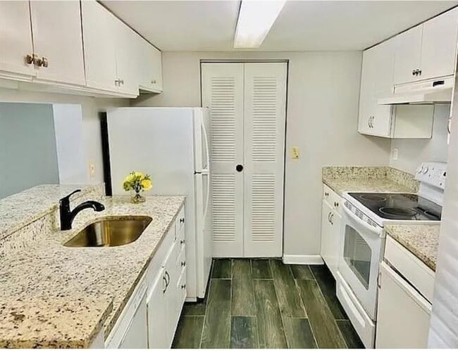 Foto del edificio - 9733 Westview Dr
