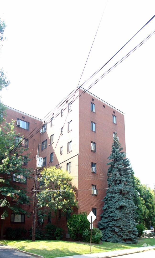 Ellsworth Towers Apartments in Pittsburgh, PA