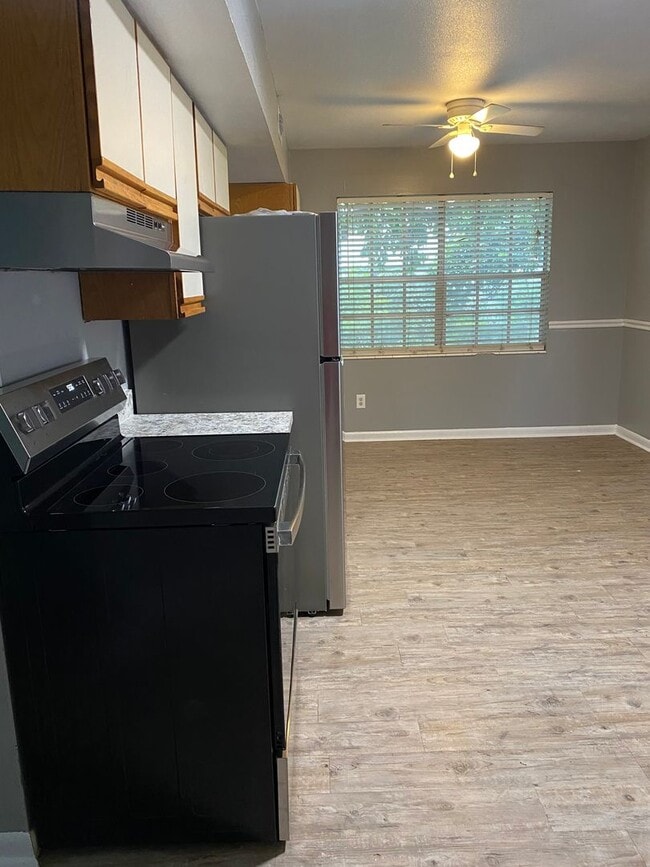 Building Photo - Intown Home