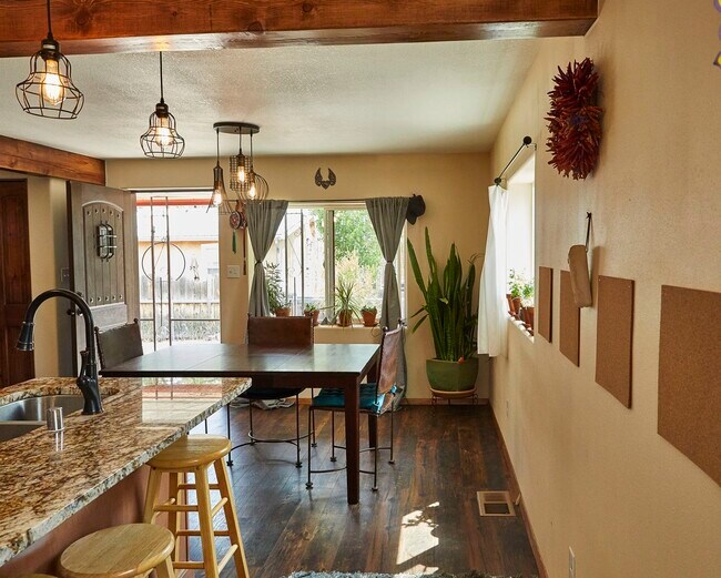 Foto del edificio - 127 Oakley Ln