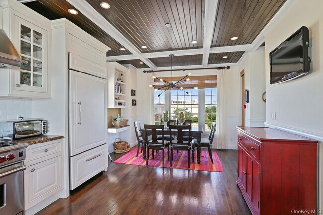 Building Photo - 949B Dune Rd