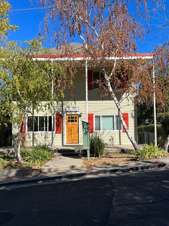 Building Photo - 205 Cherry Ave