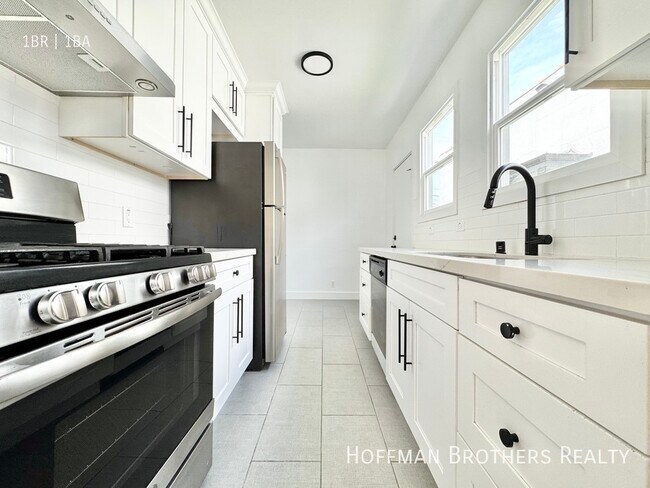 Foto del edificio - 328 N Kingsley Dr