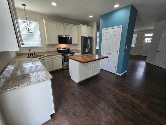 Foto del edificio - 927 Hugh Ln