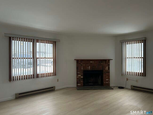 Foto del edificio - 43 Valley Dr