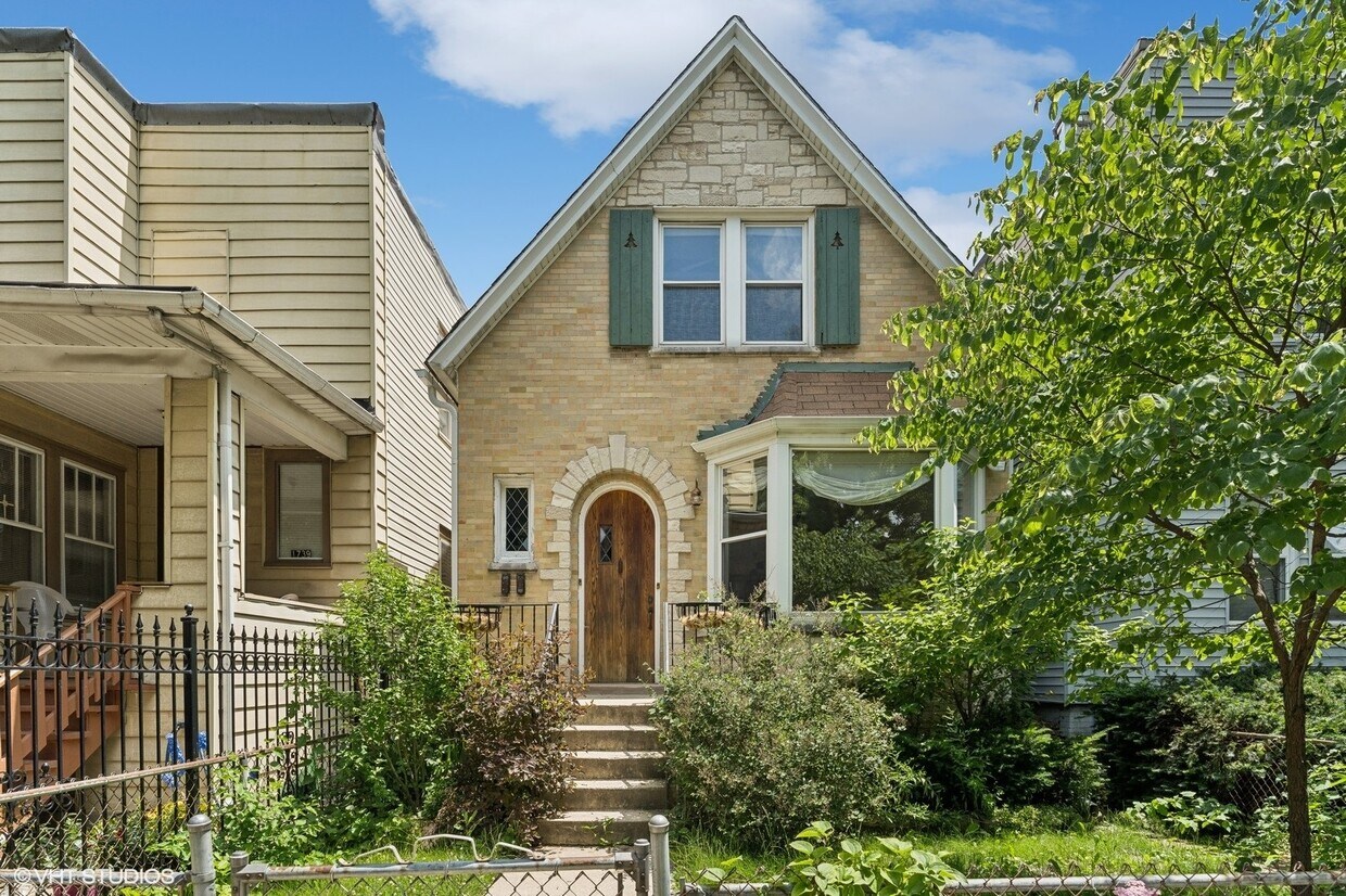 Primary Photo - 1737 N Lawndale Ave