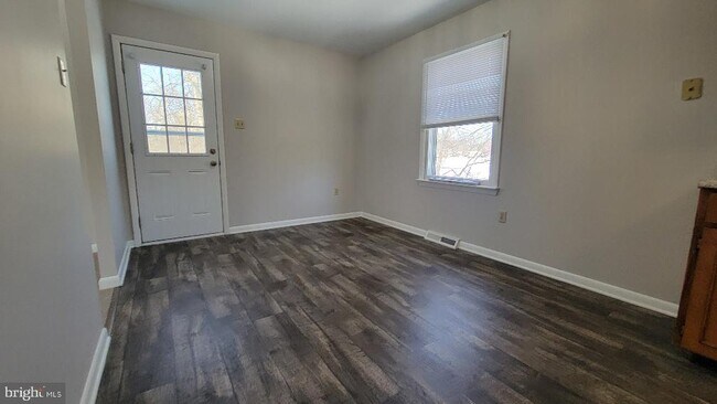 Building Photo - 216 Brookside Terrace