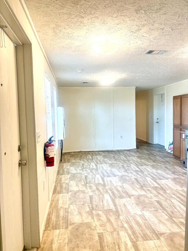 Building Photo - 150 Private Road 1610
