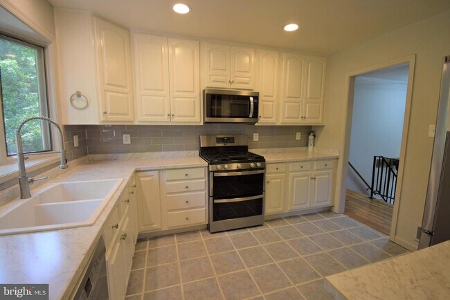 Foto del edificio - 4517 Kerrybrooke Dr