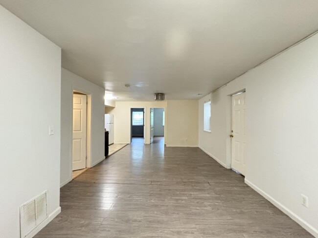 Building Photo - 60 Stegman St