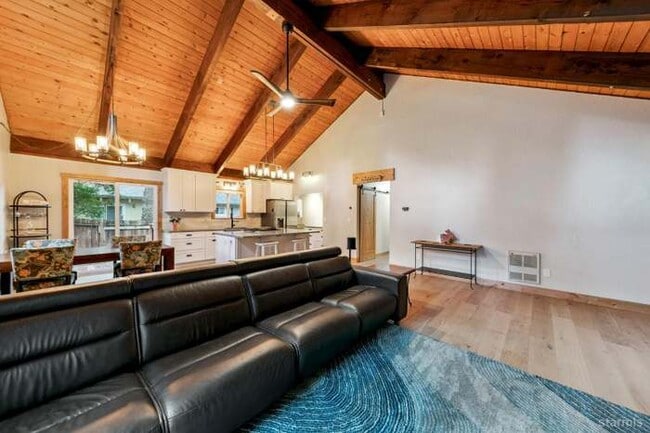 Building Photo - 1617 Cree St