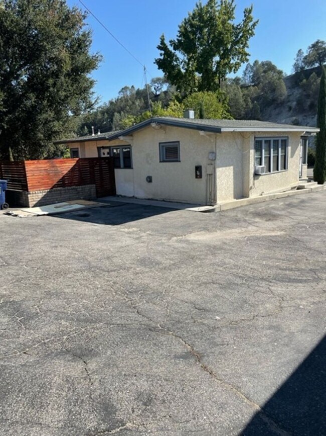 Building Photo - El Camino Real 6