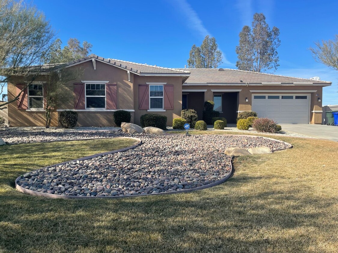 Primary Photo - Beautiful Apple Valley Home- 3 Bedrooms, 2...