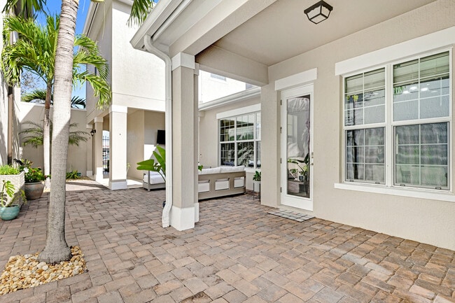 Building Photo - 7155 Primavera Ln