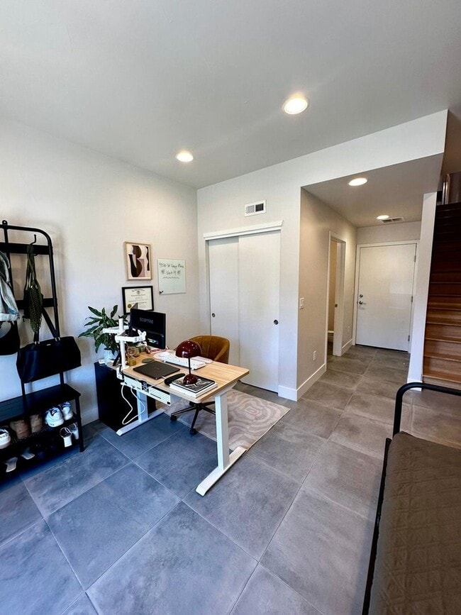 Building Photo - Charming 2BR Townhome in Denver