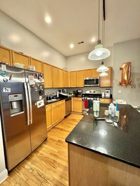 Building Photo - 1927 N Sedgwick St