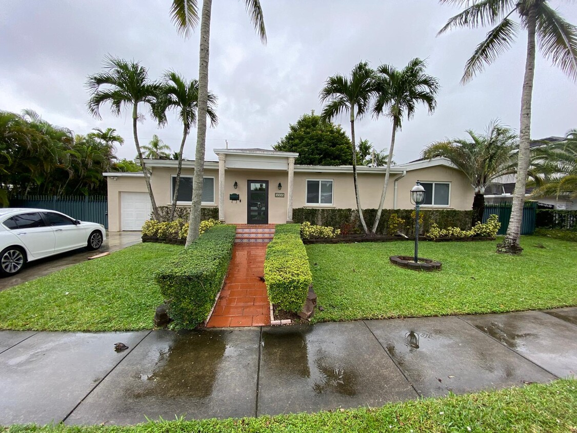 Primary Photo - 3725 SW 60th Ct