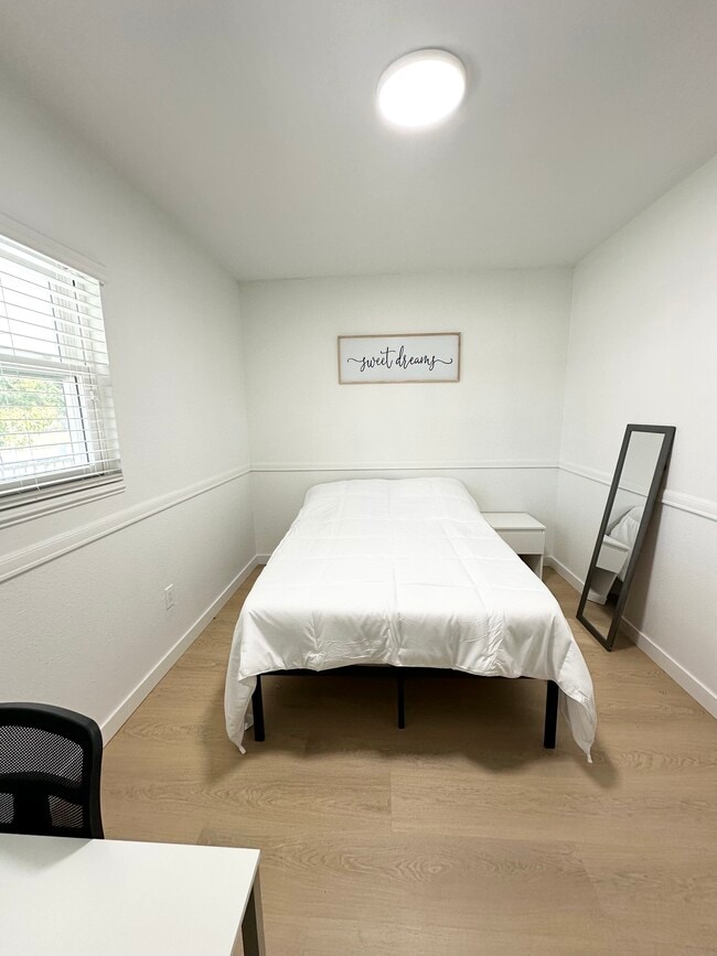 Foto del edificio - 4611 N Eddy Dr