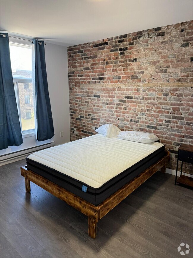 Building Photo - 4827 Rue Saint-Urbain