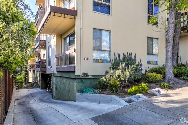 Garaje del edificio - 551 Jean St