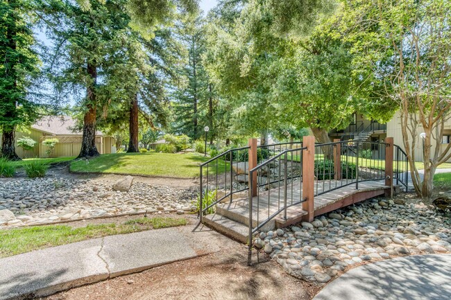 BEAUTIFUL LANDSCAPING - The Woodlands Apartments