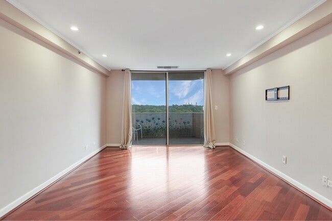 Building Photo - 1501 Clairmont Rd