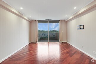 Building Photo - 1501 Clairmont Rd