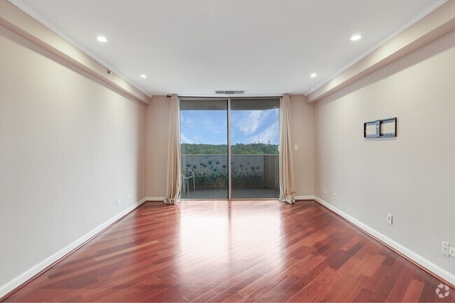 Building Photo - 1501 Clairmont Rd