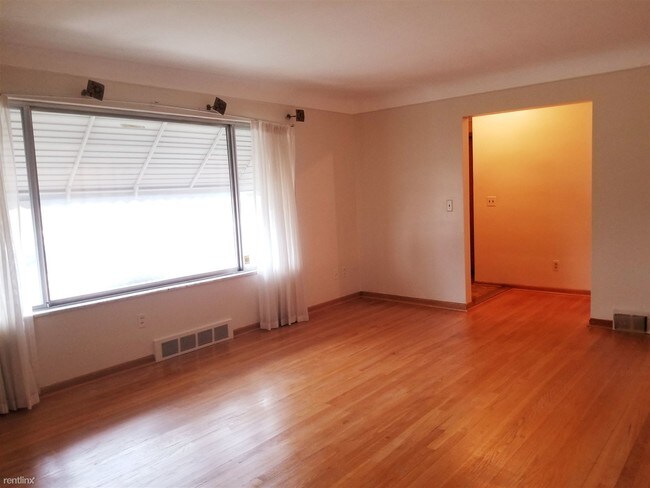 Foto del edificio - 16205 Collinson Ave