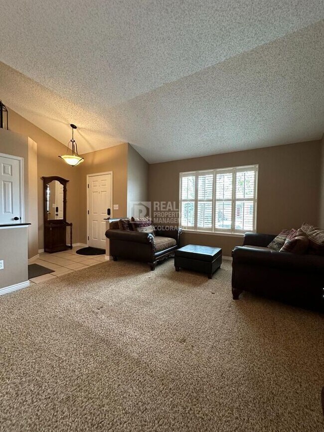 Building Photo - 9805 Foxhill Cir