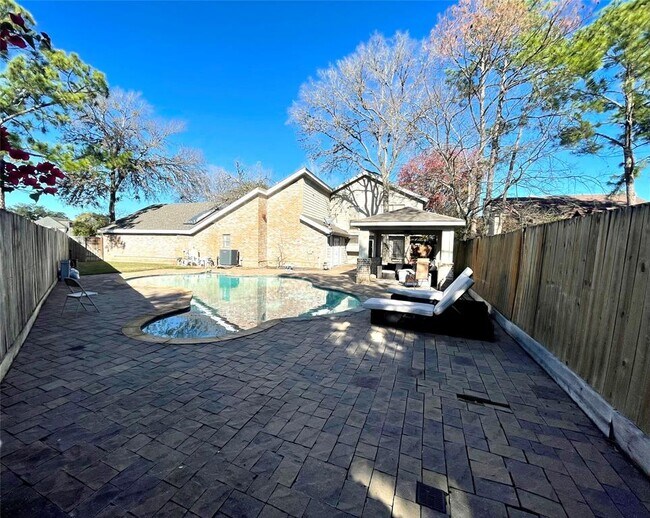 Foto del edificio - 1807 Cedar Creek Ct