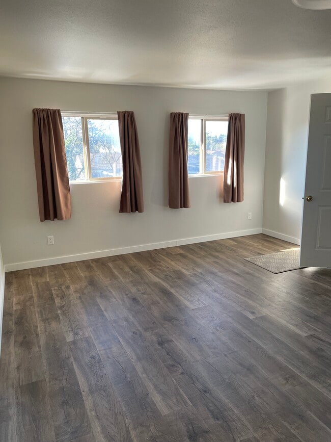 Building Photo - 2960 Redwood St