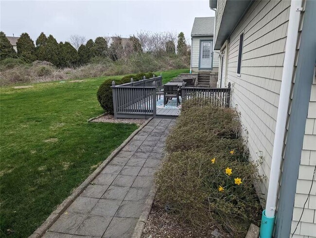 Building Photo - 24 Longmeadow Ave