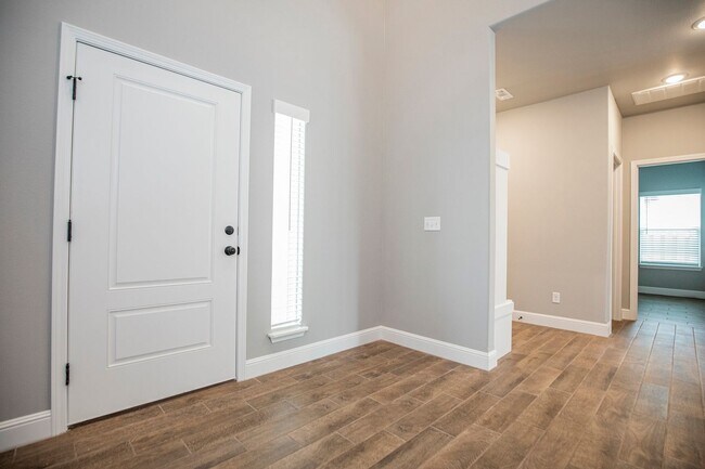 Building Photo - ***2010 Periwinkle Place***