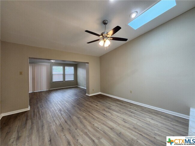 Building Photo - 105 E Tanglewood Dr